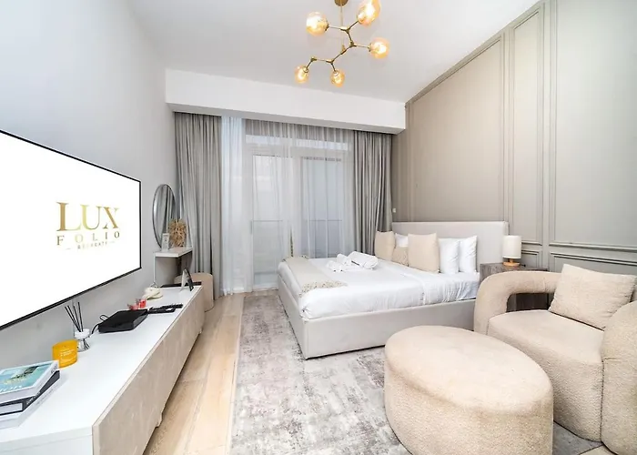 Brand New Bloom Studio With Marina Skyline